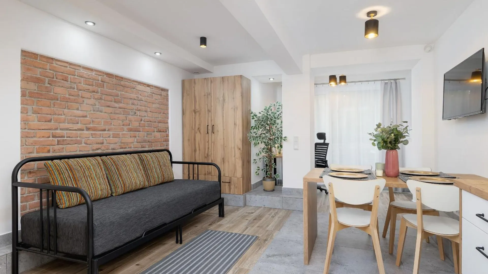 Classic Apartments Moniuszki In Krakow By Noclegi Renters פולין
